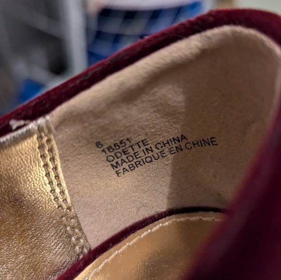 Sears Odette Velvet Flats color burgundy Size 6 - Picture 6 of 6